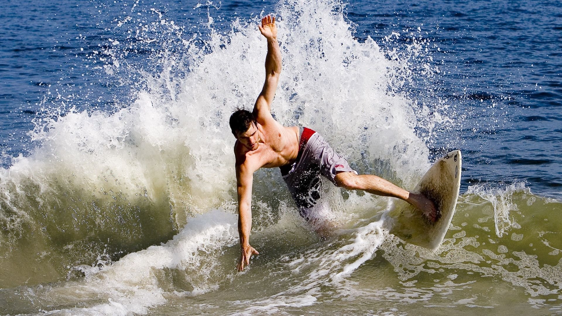 自由泳中程突尼斯节奏灵活，自由泳50秒